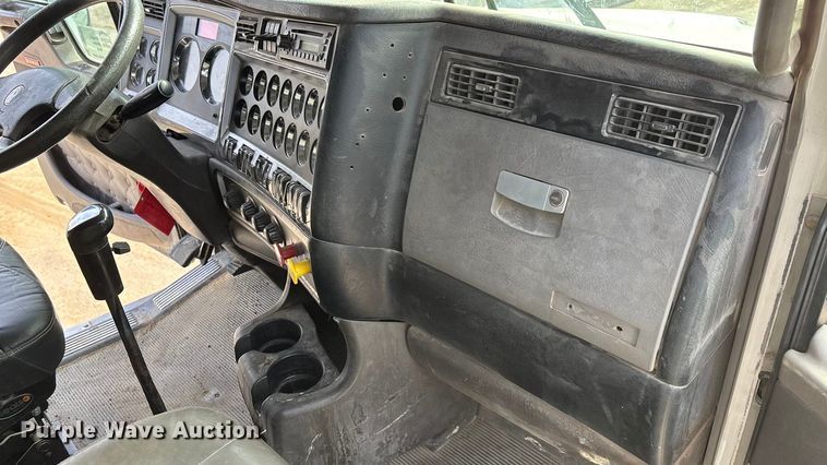 image for item DU6954 2016 Kenworth T800 dump truck