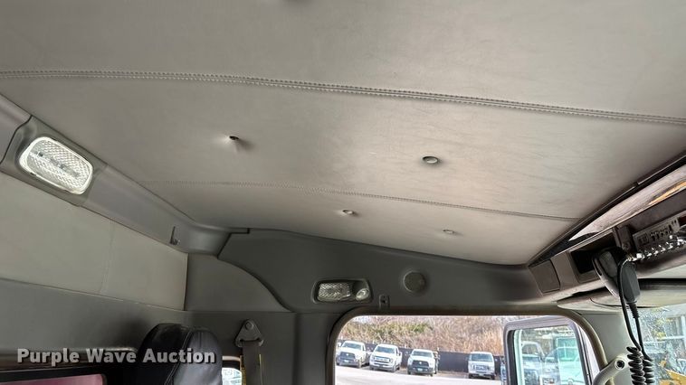 image for item DU6954 2016 Kenworth T800 dump truck