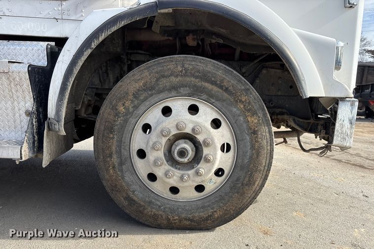 image for item DU6954 2016 Kenworth T800 dump truck