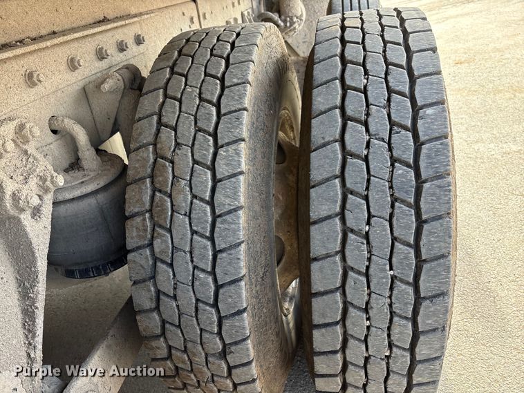 image for item DU6954 2016 Kenworth T800 dump truck