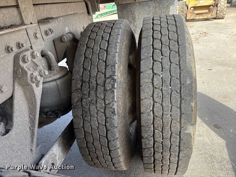 image for item DU6954 2016 Kenworth T800 dump truck