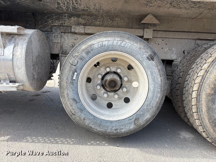 image for item DU6954 2016 Kenworth T800 dump truck