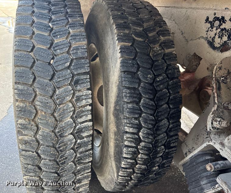 image for item DU6993 2005 Kenworth W900 ready mix truck