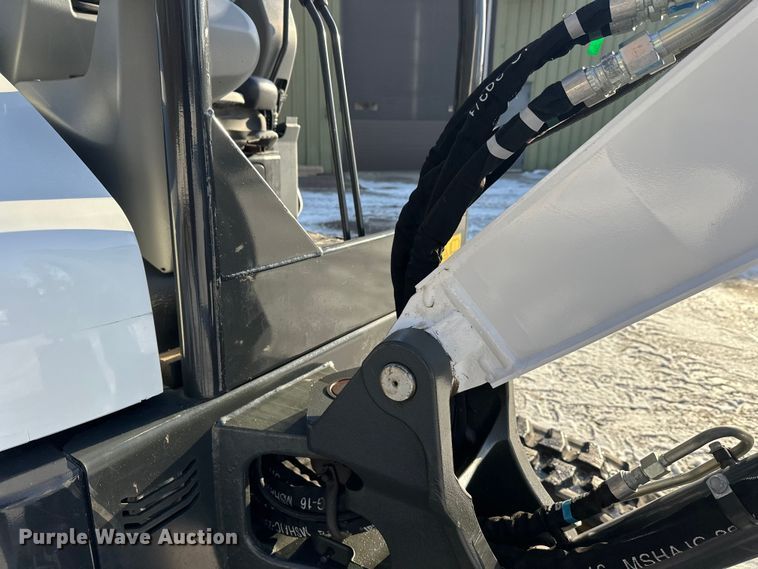 image for item DW4414 2020 Bobcat E32I mini excavator