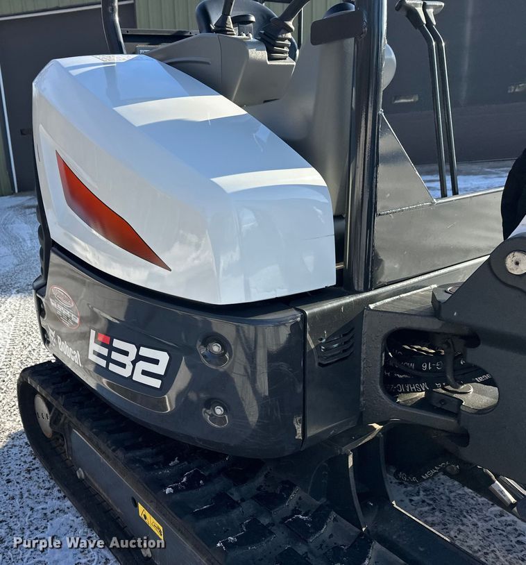 image for item DW4414 2020 Bobcat E32I mini excavator