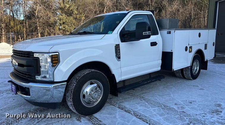 image for item DW4416 2019 Ford F350 Super Duty utility bed pickup truck
