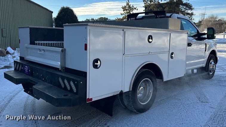 image for item DW4416 2019 Ford F350 Super Duty utility bed pickup truck