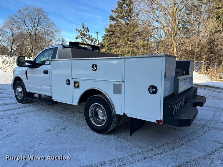 image for item DW4416 2019 Ford F350 Super Duty utility bed pickup truck