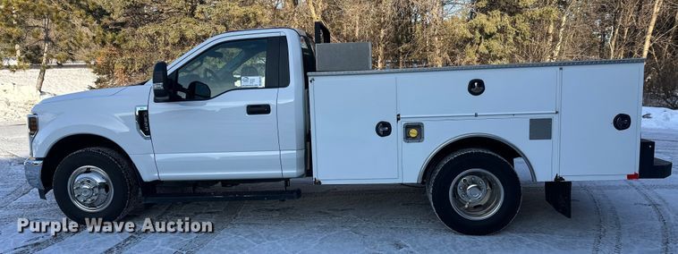 image for item DW4416 2019 Ford F350 Super Duty utility bed pickup truck