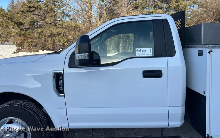 image for item DW4416 2019 Ford F350 Super Duty utility bed pickup truck