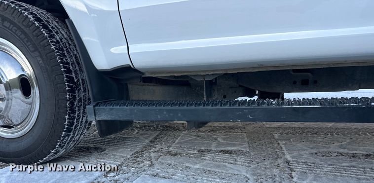 image for item DW4416 2019 Ford F350 Super Duty utility bed pickup truck