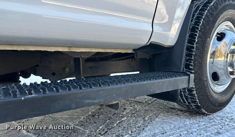 image for item DW4416 2019 Ford F350 Super Duty utility bed pickup truck