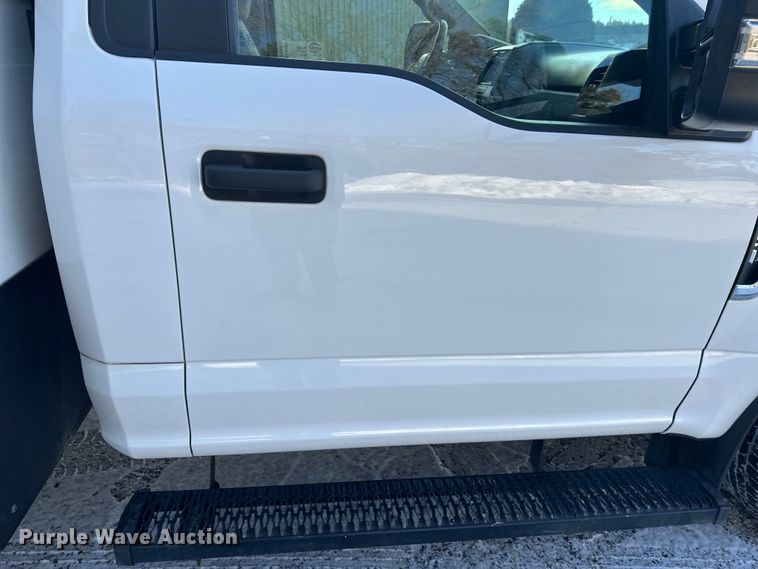 image for item DW4416 2019 Ford F350 Super Duty utility bed pickup truck