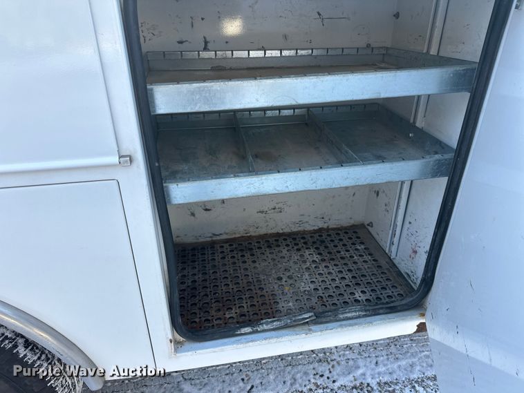 image for item DW4416 2019 Ford F350 Super Duty utility bed pickup truck