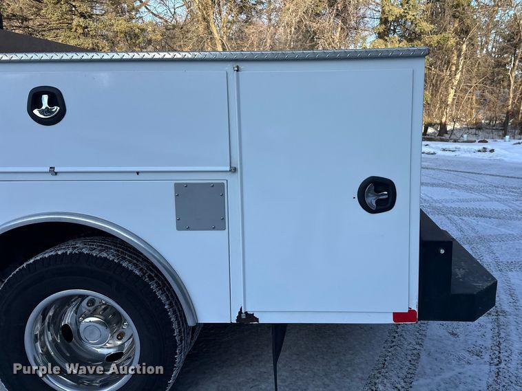 image for item DW4416 2019 Ford F350 Super Duty utility bed pickup truck