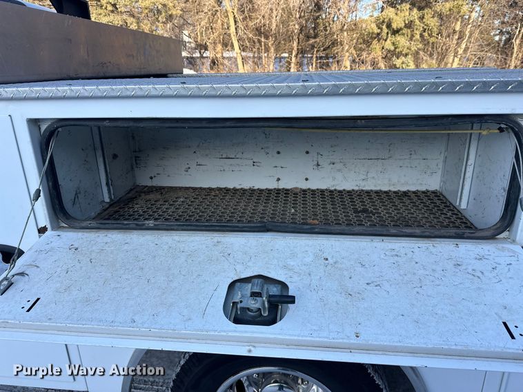 image for item DW4416 2019 Ford F350 Super Duty utility bed pickup truck
