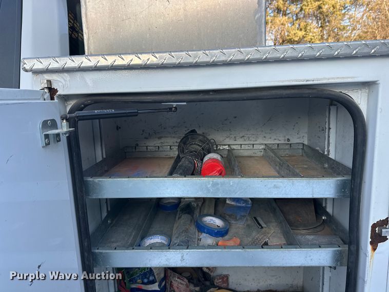 image for item DW4416 2019 Ford F350 Super Duty utility bed pickup truck