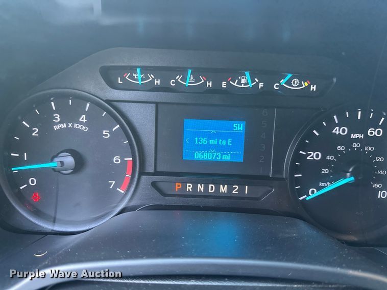 image for item DW4416 2019 Ford F350 Super Duty utility bed pickup truck