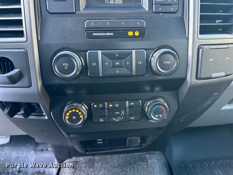 image for item DW4416 2019 Ford F350 Super Duty utility bed pickup truck