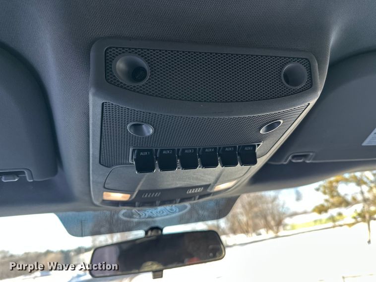 image for item DW4416 2019 Ford F350 Super Duty utility bed pickup truck