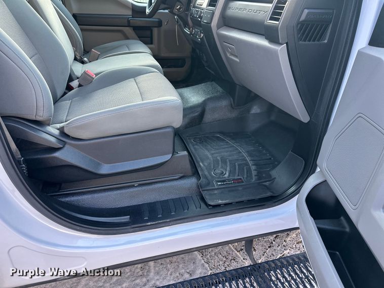 image for item DW4416 2019 Ford F350 Super Duty utility bed pickup truck