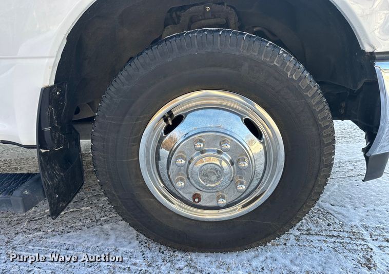 image for item DW4416 2019 Ford F350 Super Duty utility bed pickup truck