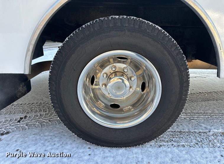 image for item DW4416 2019 Ford F350 Super Duty utility bed pickup truck