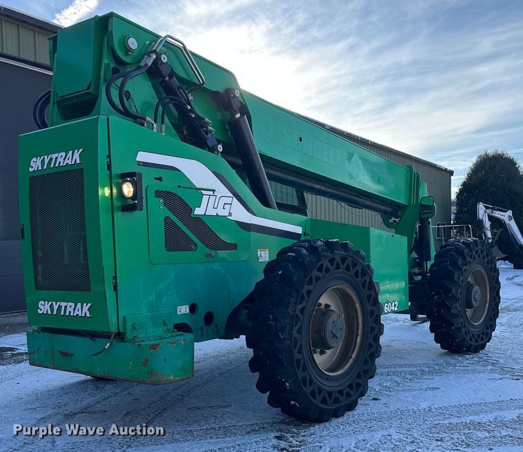 image for item DW4417 2014 JLG Skytrak 6042 telehandler