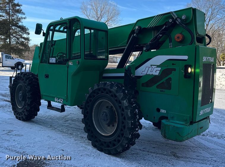 image for item DW4417 2014 JLG Skytrak 6042 telehandler
