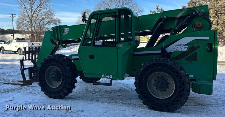 image for item DW4417 2014 JLG Skytrak 6042 telehandler