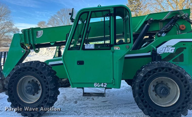 image for item DW4417 2014 JLG Skytrak 6042 telehandler