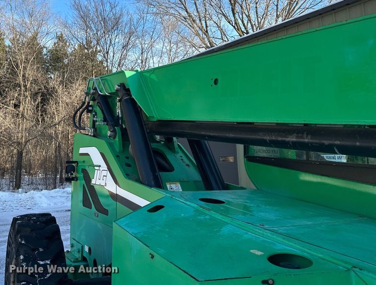 image for item DW4417 2014 JLG Skytrak 6042 telehandler