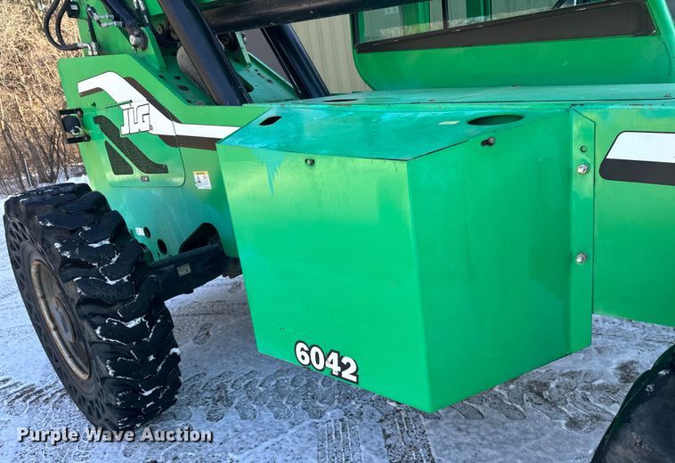 image for item DW4417 2014 JLG Skytrak 6042 telehandler