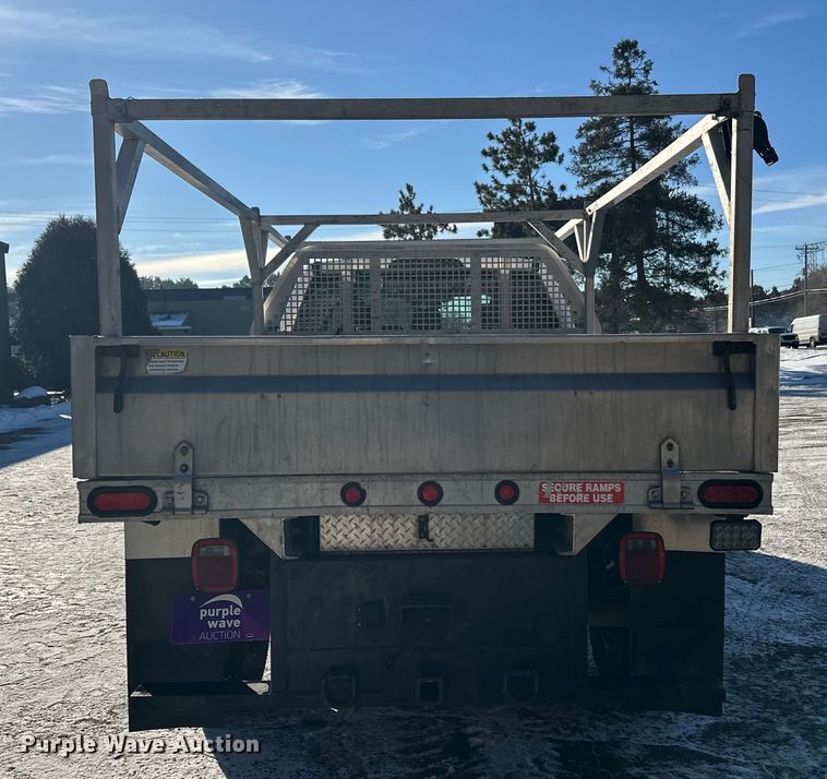 image for item DW4418 2018 Ford F350 Super Duty Ext. Cab flatbed pickup truck