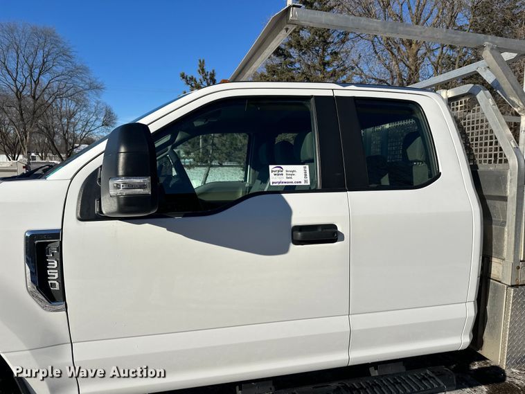 image for item DW4418 2018 Ford F350 Super Duty Ext. Cab flatbed pickup truck