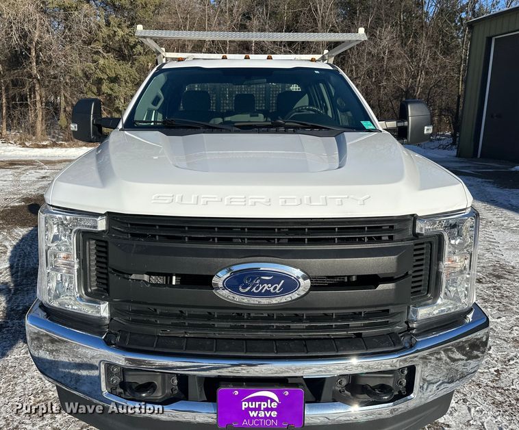 image for item DW4418 2018 Ford F350 Super Duty Ext. Cab flatbed pickup truck