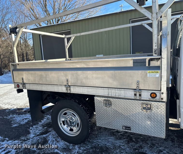 image for item DW4418 2018 Ford F350 Super Duty Ext. Cab flatbed pickup truck