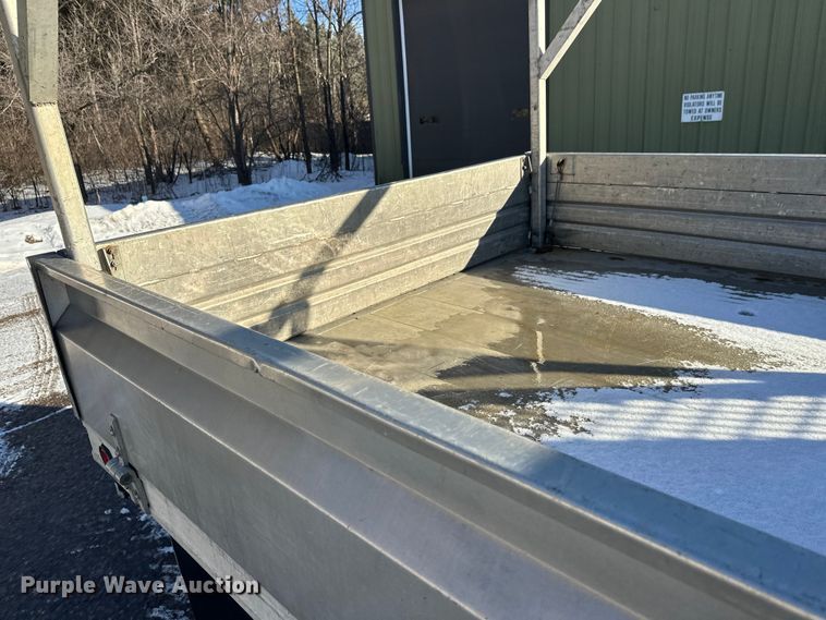 image for item DW4418 2018 Ford F350 Super Duty Ext. Cab flatbed pickup truck