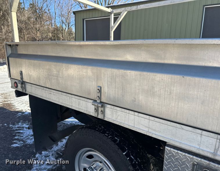 image for item DW4418 2018 Ford F350 Super Duty Ext. Cab flatbed pickup truck