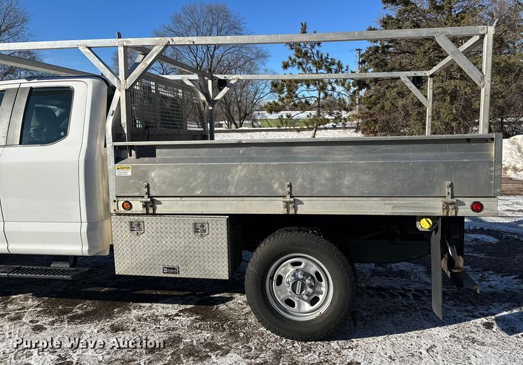 image for item DW4418 2018 Ford F350 Super Duty Ext. Cab flatbed pickup truck