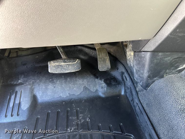 image for item DW4418 2018 Ford F350 Super Duty Ext. Cab flatbed pickup truck