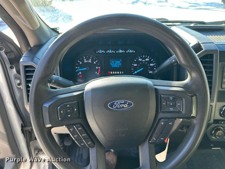 image for item DW4418 2018 Ford F350 Super Duty Ext. Cab flatbed pickup truck