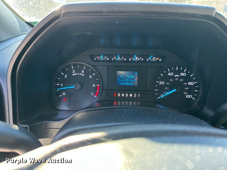 image for item DW4418 2018 Ford F350 Super Duty Ext. Cab flatbed pickup truck