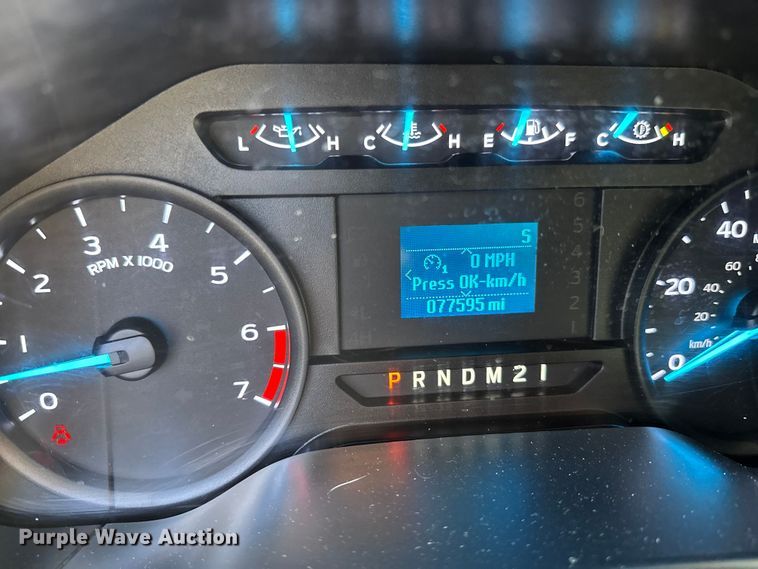 image for item DW4418 2018 Ford F350 Super Duty Ext. Cab flatbed pickup truck