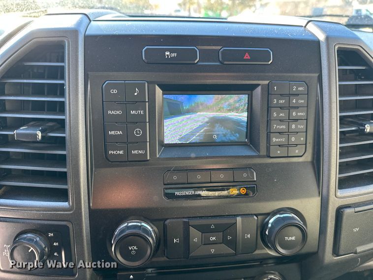 image for item DW4418 2018 Ford F350 Super Duty Ext. Cab flatbed pickup truck