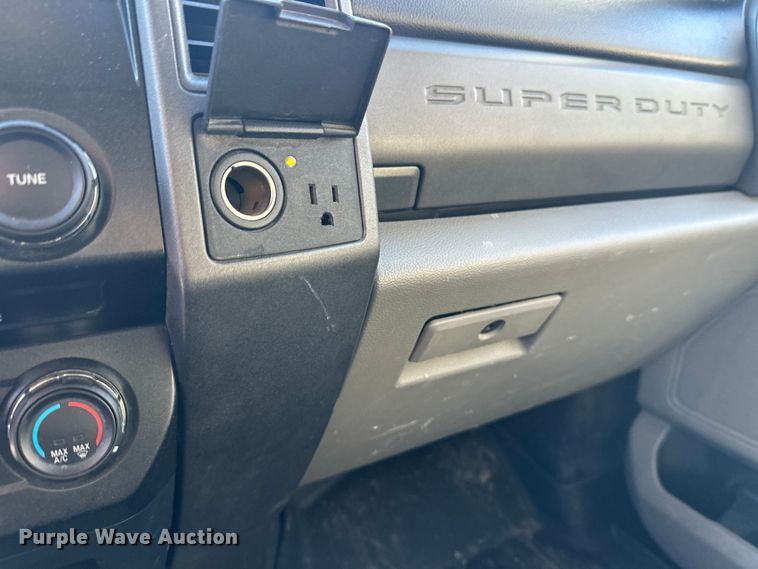 image for item DW4418 2018 Ford F350 Super Duty Ext. Cab flatbed pickup truck