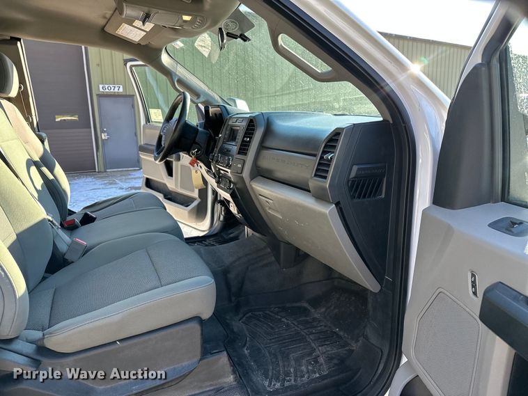 image for item DW4418 2018 Ford F350 Super Duty Ext. Cab flatbed pickup truck