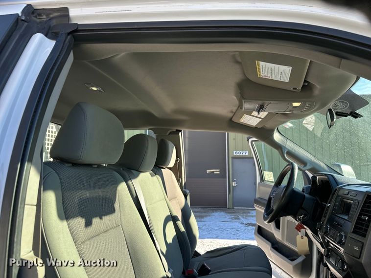 image for item DW4418 2018 Ford F350 Super Duty Ext. Cab flatbed pickup truck