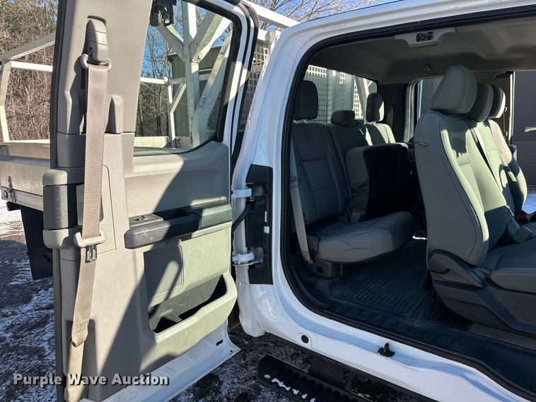 image for item DW4418 2018 Ford F350 Super Duty Ext. Cab flatbed pickup truck