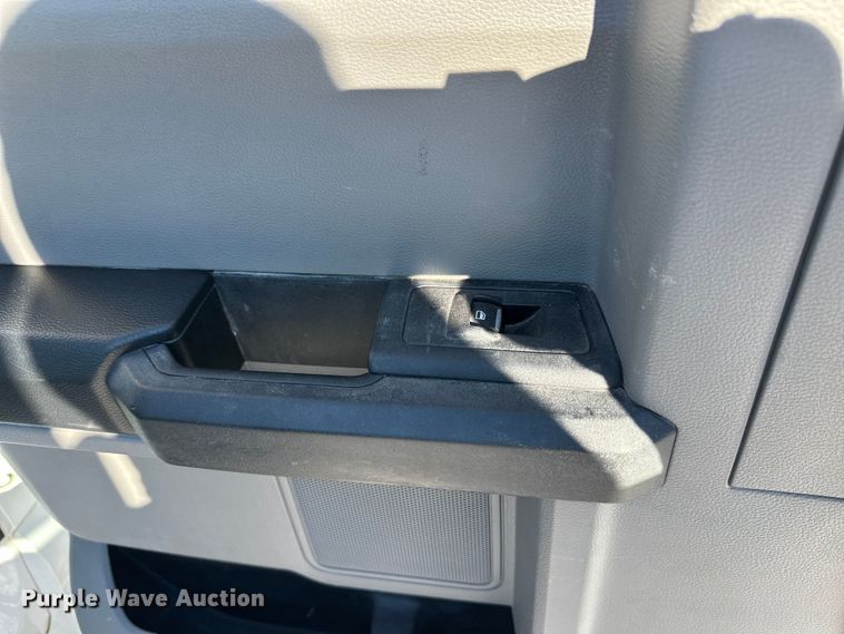 image for item DW4418 2018 Ford F350 Super Duty Ext. Cab flatbed pickup truck